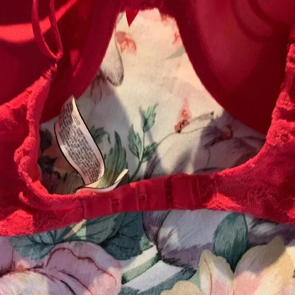 Victoria Secret Women’s  Red Bra Size 34 C - Picture 9 of 11